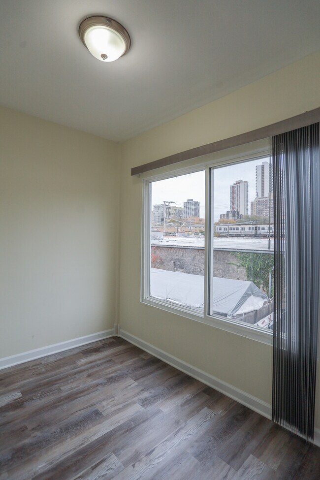 Foto del edificio - 5937 N Broadway