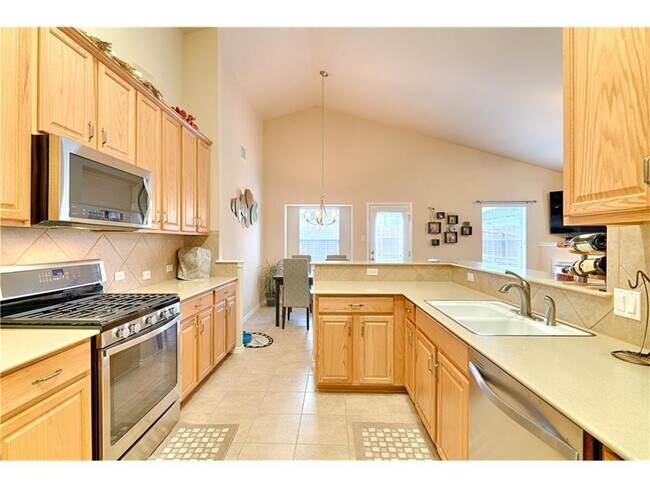 Building Photo - 3321 Tavistock Dr