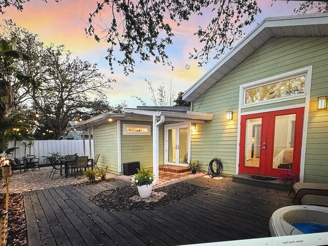 Building Photo - 3521 Almeria Ave
