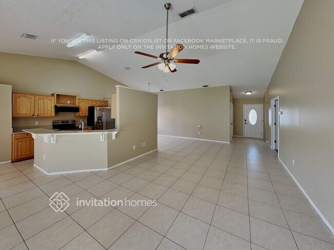 Foto del edificio - 12513 Belrose Ave