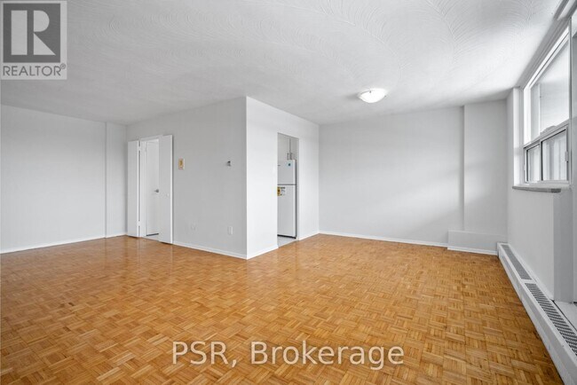 Building Photo - 105-105 Rowena Dr