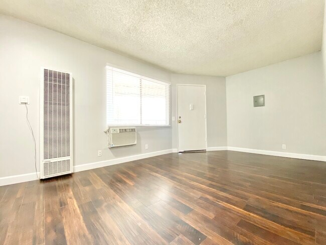 Building Photo - 833 N Normandie Ave