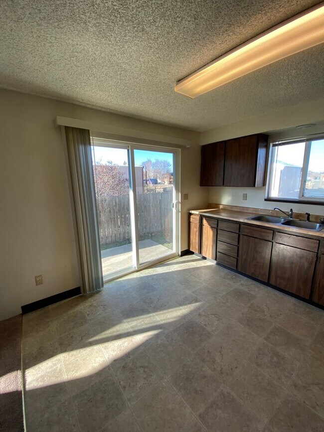 Foto del edificio - Ash St. Duplex