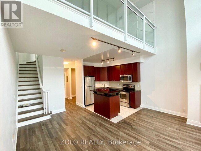 Photo du bâtiment - 220 Burnhamthorpe Rd W
