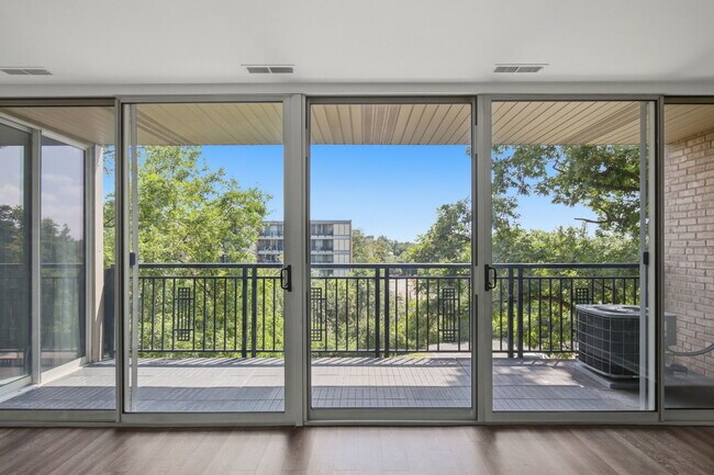 Foto del edificio - 5950 Oakwood Dr
