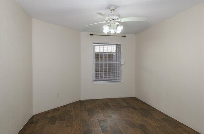 Building Photo - 8271 Creekbend Dr