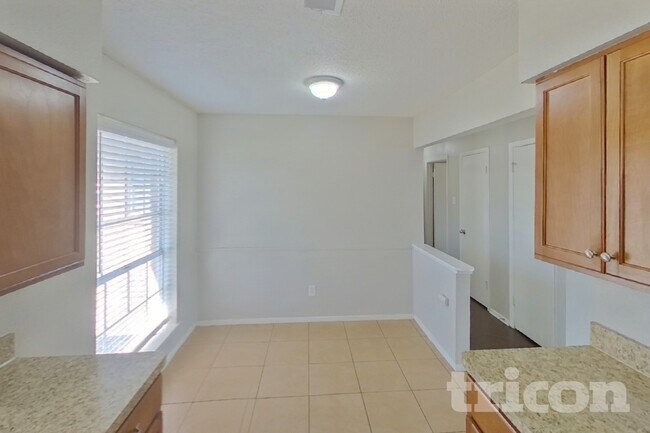 Building Photo - 706 Waikiki Dr
