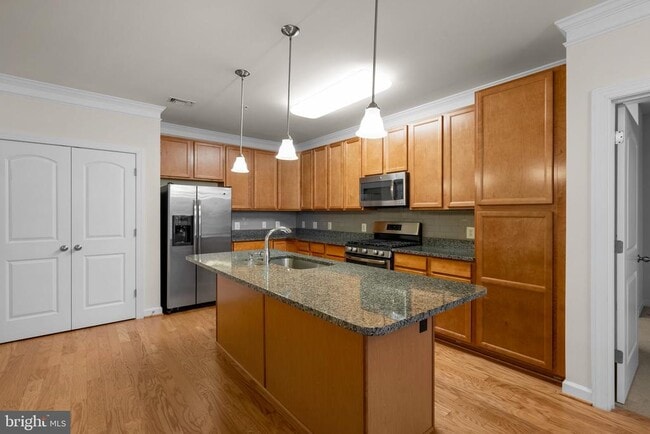 Foto del edificio - 13723 Neil Armstrong Ave