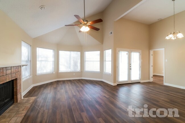 Building Photo - 16027 Hidden Acres Dr