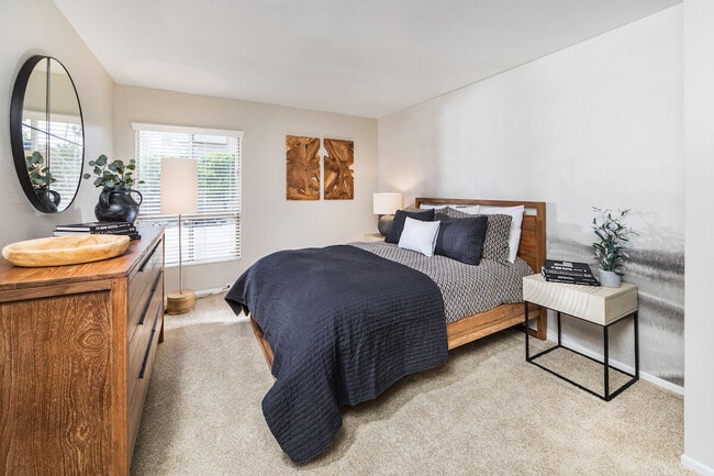 Building Photo - Plaza at Sherman Oaks