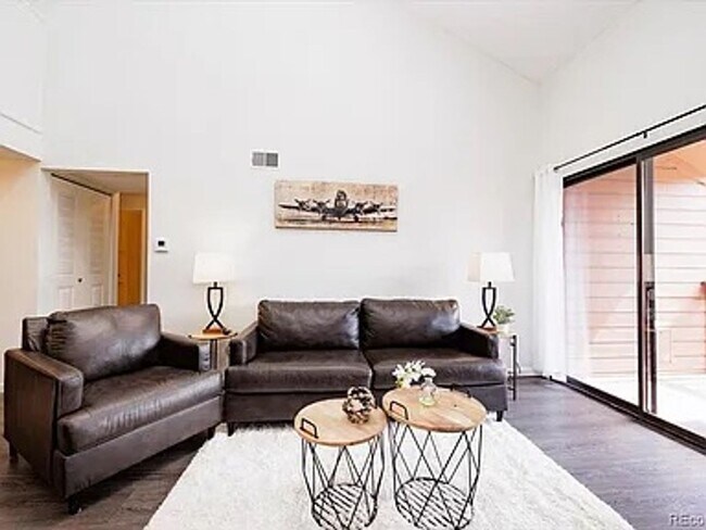 Building Photo - Flexible Condo Living with Loft near Golden!!!