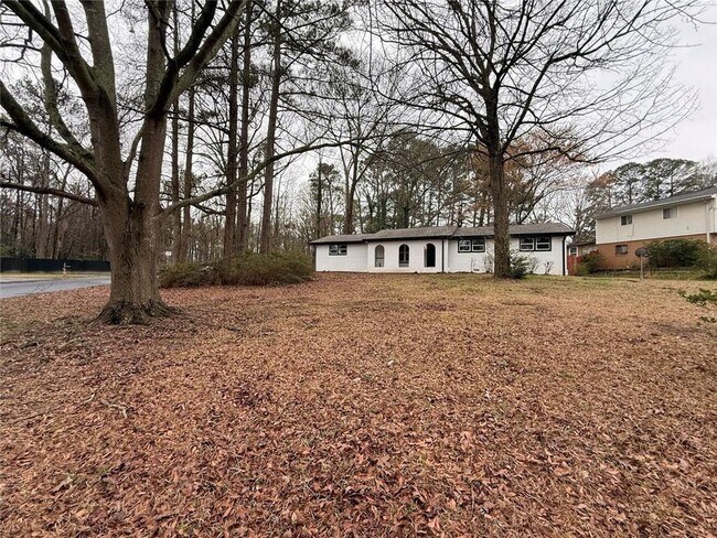 Building Photo - 1055 Pinecrest Dr