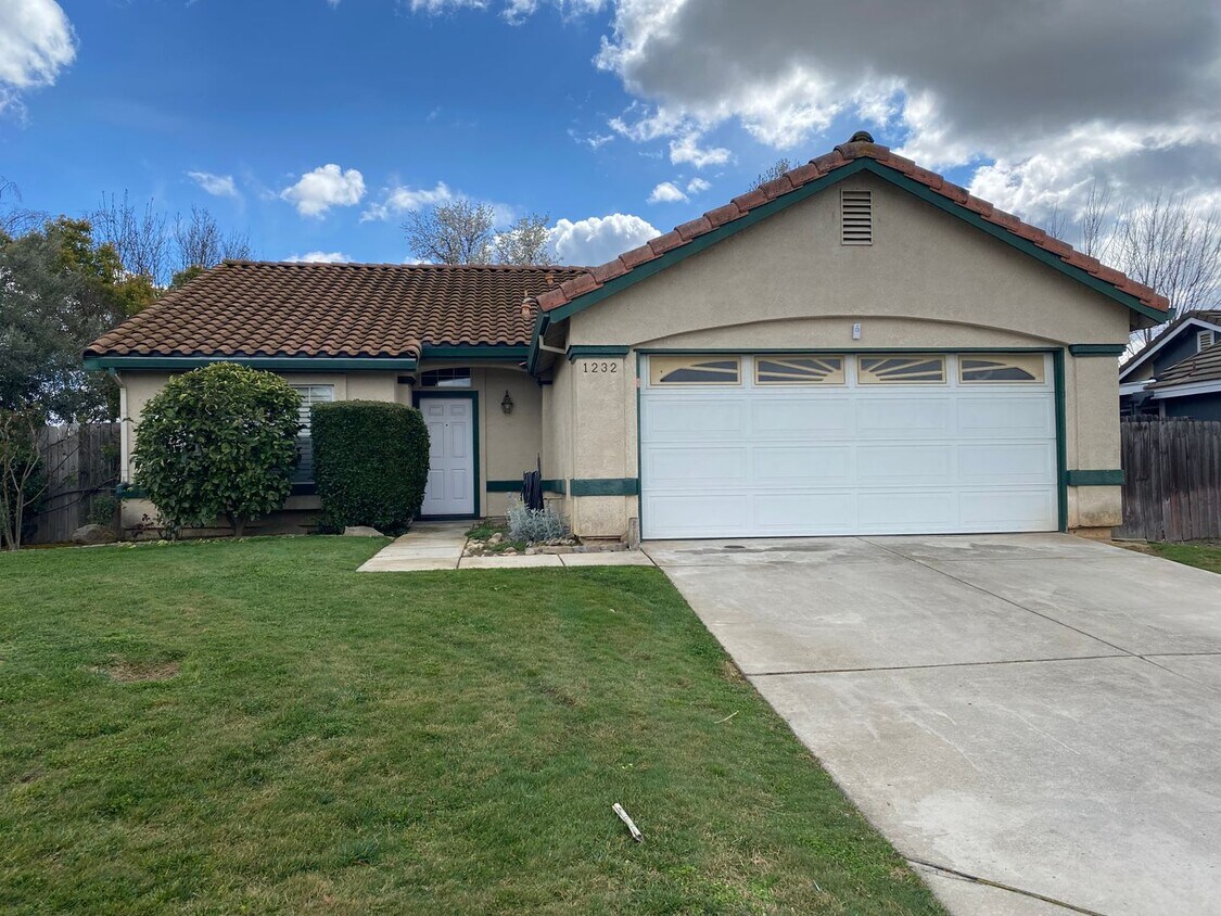 Primary Photo - 3 Bedroom Home in Galt - Coming Soon