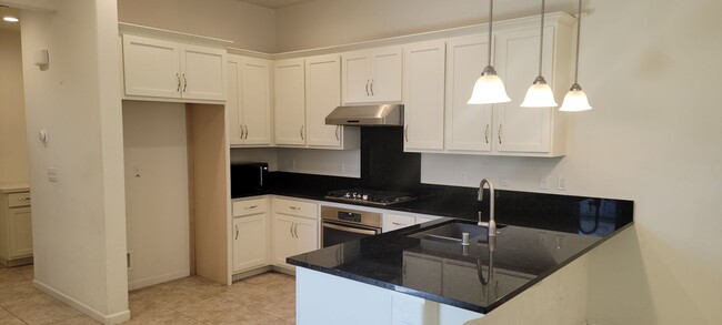 Foto del edificio - Adorable 3 bedroom 2.5 bath home in West S...