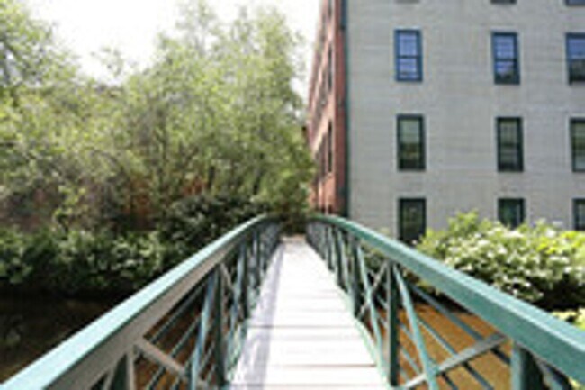 Building Photo - 10 N Main St