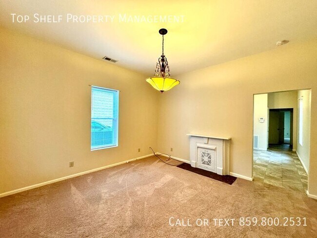 Building Photo - One Bedroom “Pink” House in Frankfort!