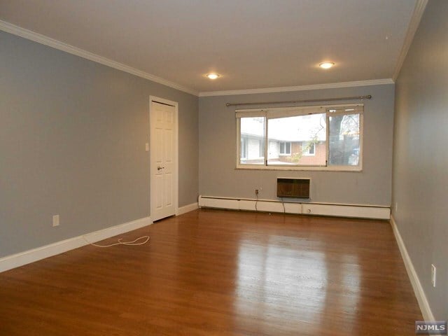 Primary Photo - 1319 Anderson Ave Ave