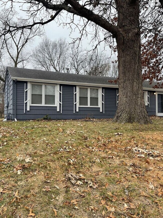 Building Photo - EVERYTHING NEW-READY NOW! 3B/1B $1050