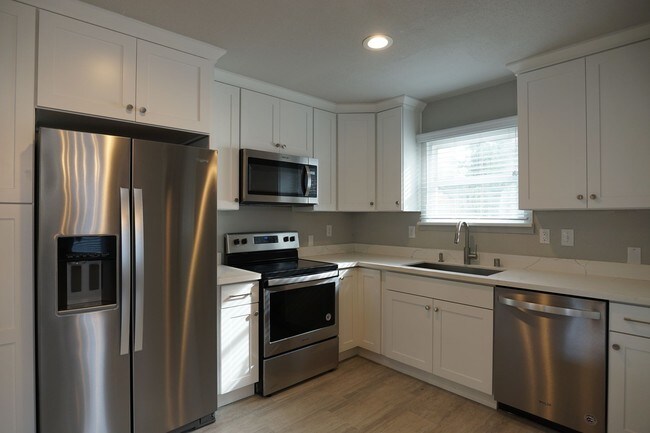 Foto del edificio - Beautiful Remodeled Home Near American Lake