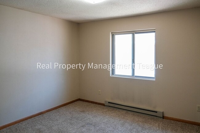Building Photo - 32 B Pine Lane