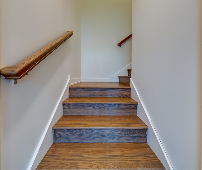 Building Photo - 1131 W Winona St