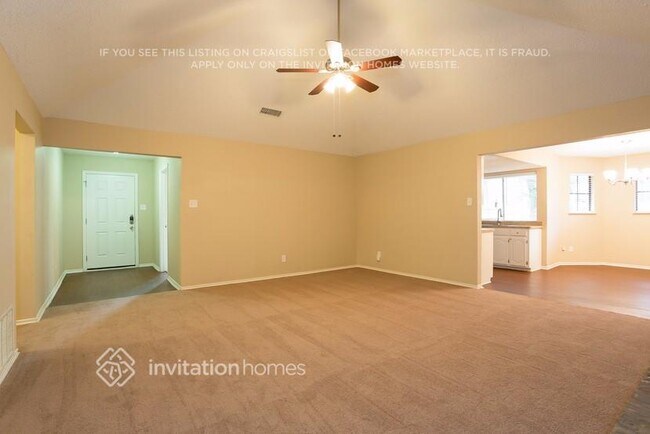 Foto del edificio - 6616 Braddock Pl