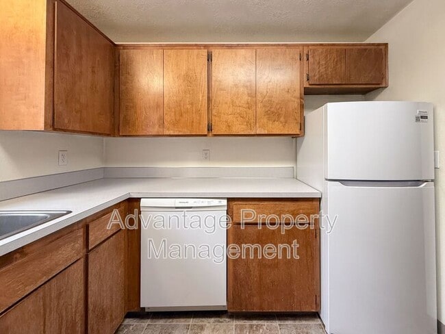 Foto del edificio - 240 S Monmouth Ave