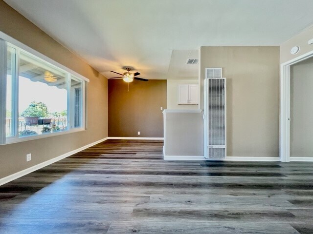 Building Photo - 1811 W Sallie Ln