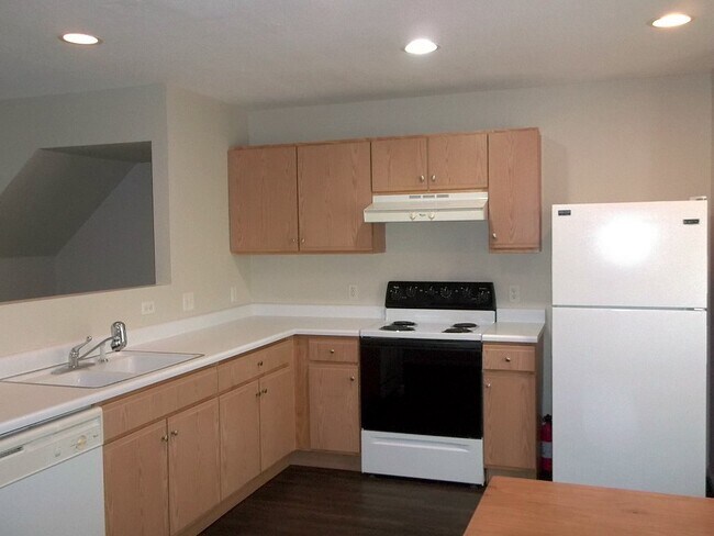 Building Photo - 3415 Warren Farm Dr