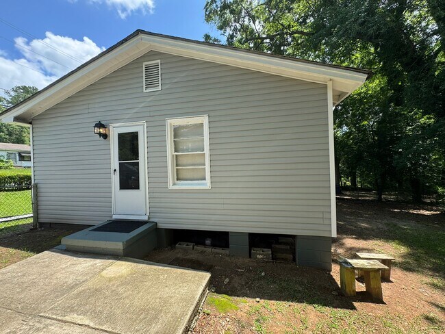 Foto del edificio - 1073 Haywood Rd