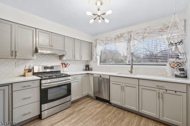 Foto del edificio - 424 Tall Oak Ln