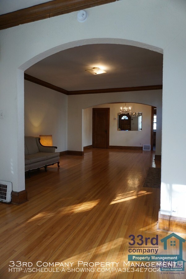 Foto del edificio - 1321 W James Ave