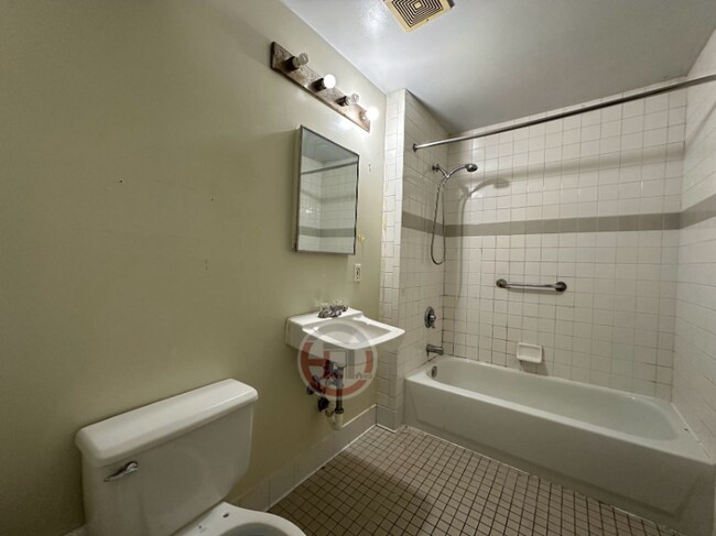 Foto del edificio - 2000 Mapes Ave