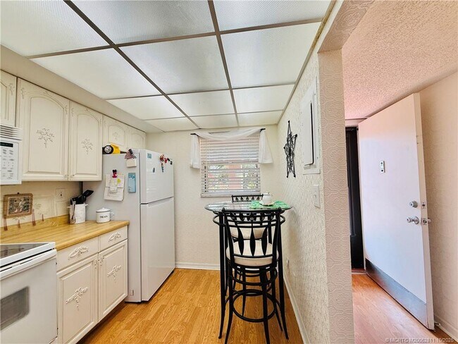 Building Photo - 9400 S Ocean Dr