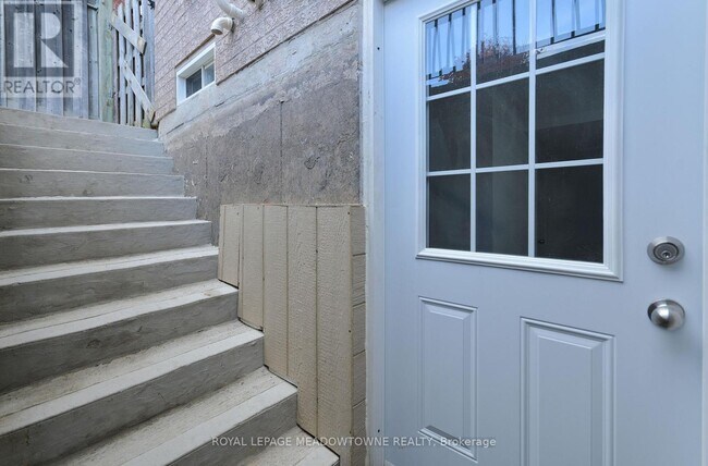 Building Photo - 3143 Innisdale Rd