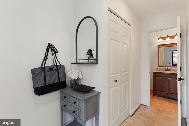 Foto del edificio - 2104 Cartwright Pl