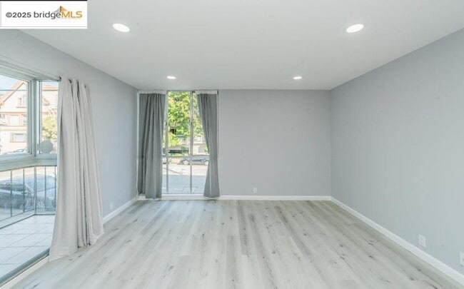 Building Photo - 4099 Howe St