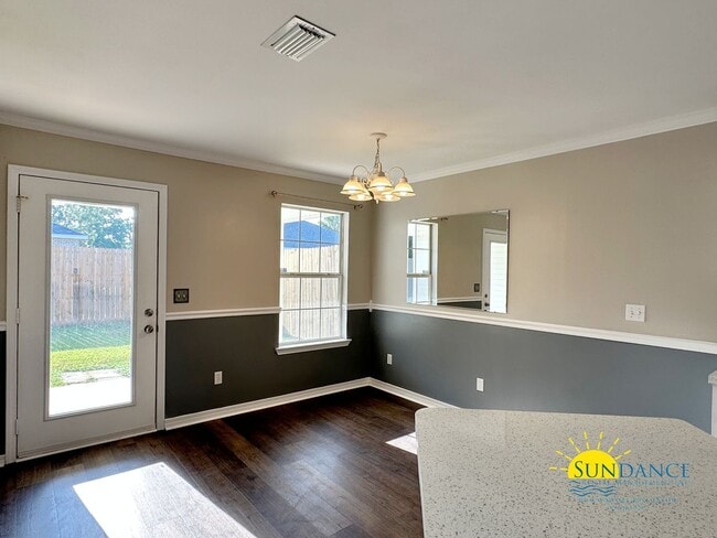 Foto del edificio - Pristine Mary Esther Home, Call today!