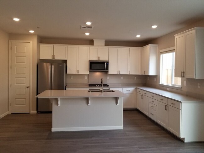 Building Photo - 5605 Kelsey Pl
