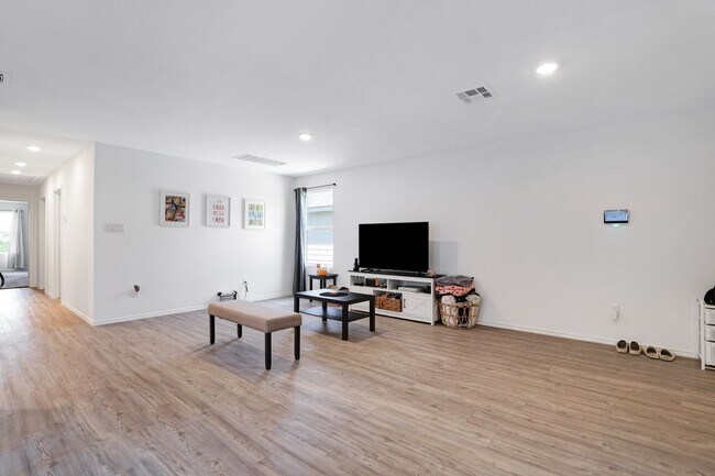 Foto del edificio - ***APPLICATION CURRENTLY UNDER REVIEW***MO...