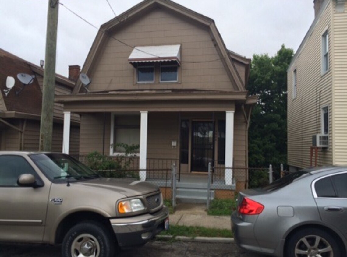 Vista frontal - 3026 Ahrens St