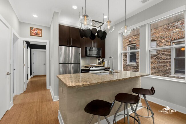 Foto del edificio - Stunning 2-Bedroom Condo in Prime Location