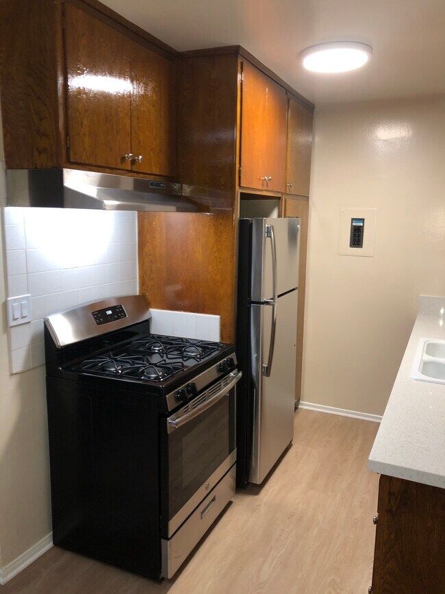 Foto del edificio - 567 N Holliston Ave
