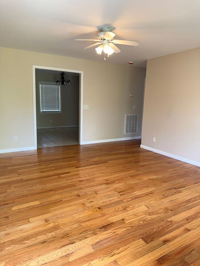 Foto del edificio - Newly Renovated 3-bedroom, 2 Bath Home with 1 Acre Lot!