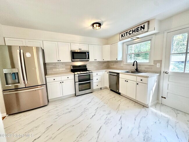 Foto del edificio - 14 Wendy Ln