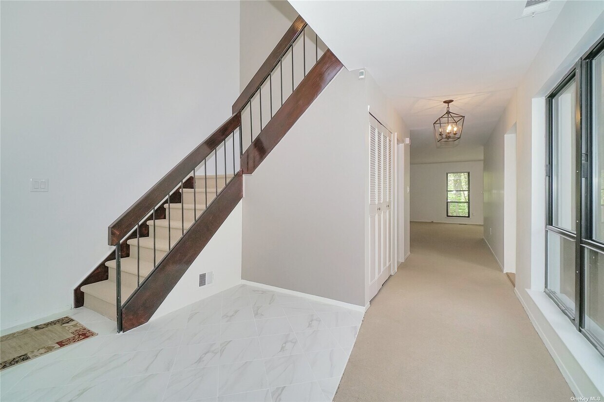 277 Vista Dr, Jericho, NY 11753 Condo for Rent in Jericho, NY