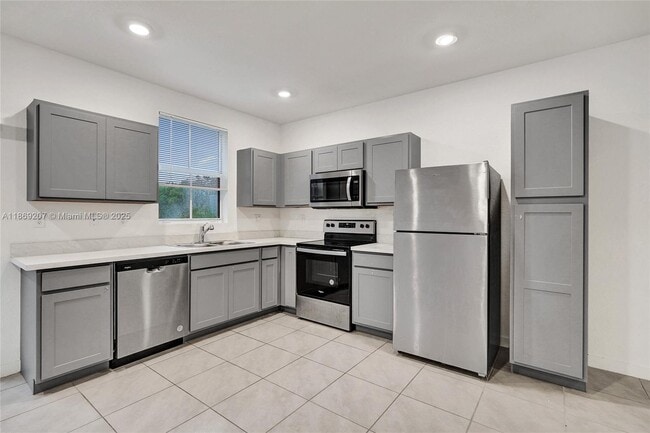 Foto del edificio - 376 NW 8th Ct
