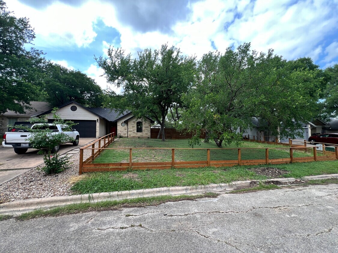 Foto principal - 124 Oak River Dr