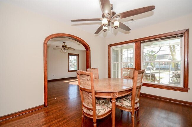 Building Photo - 4309 Coyle St