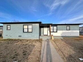 Building Photo - 3120 Chestnut Ave